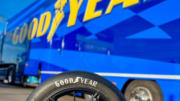 285/65R20 Goodyear Wrangler Duratrac RT 127/124 S -25% OFF - Imagen 5